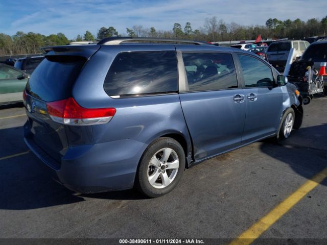 Photo 3 VIN: 5TDKK3DC4ES472604 - TOYOTA SIENNA 