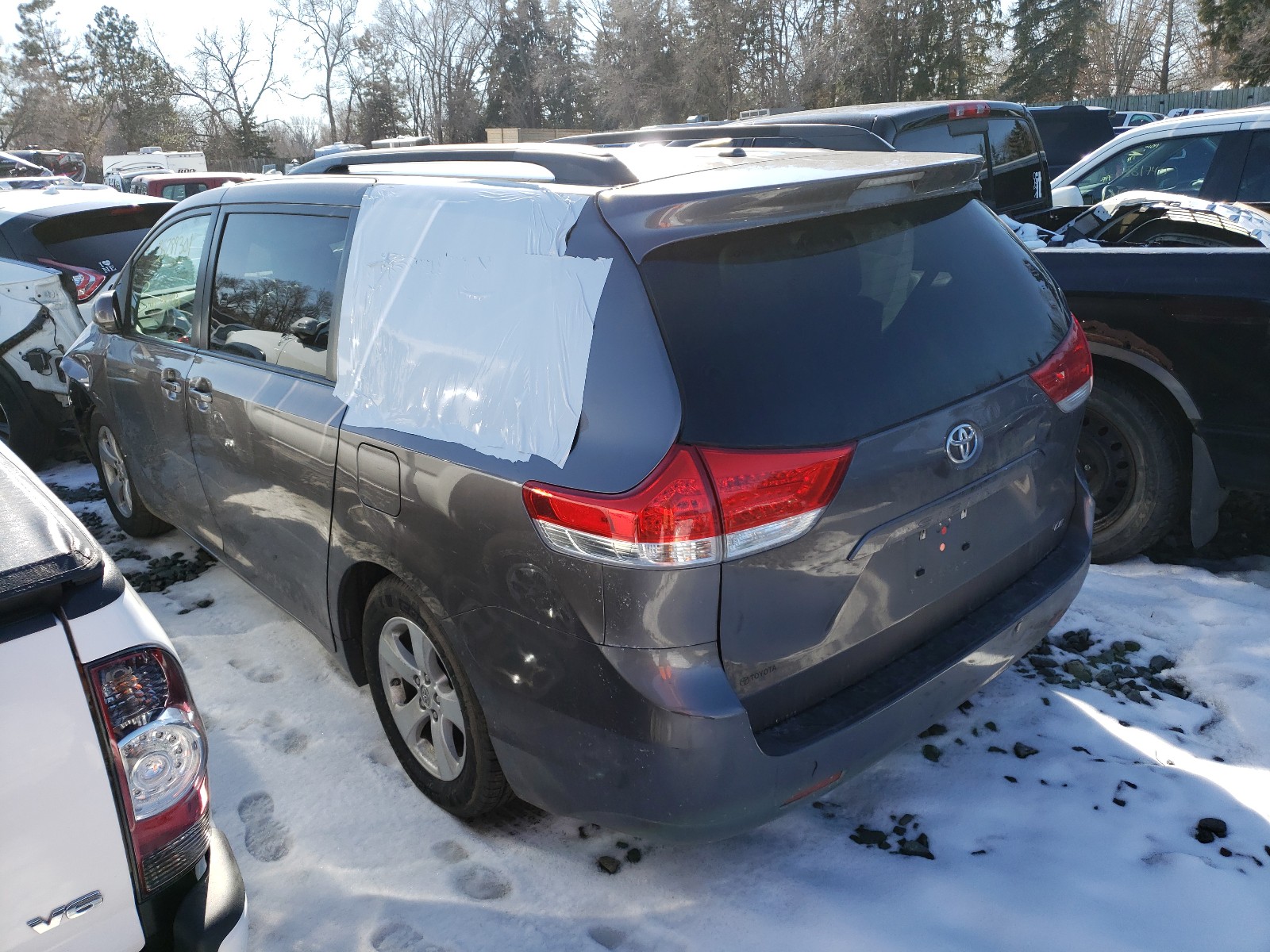 Photo 2 VIN: 5TDKK3DC4ES475731 - TOYOTA SIENNA LE 