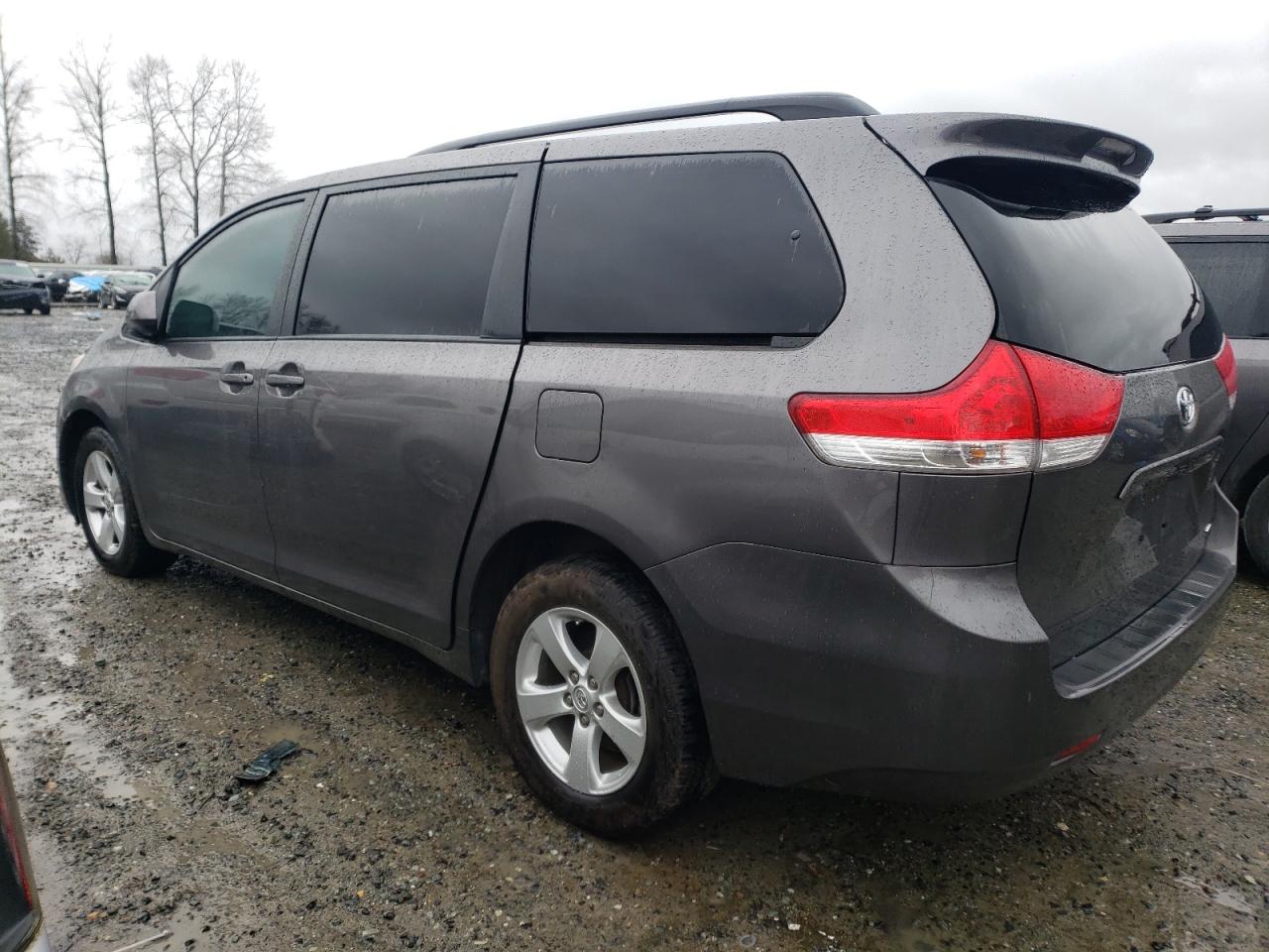 Photo 2 VIN: 5TDKK3DC4ES477639 - TOYOTA SIENNA 