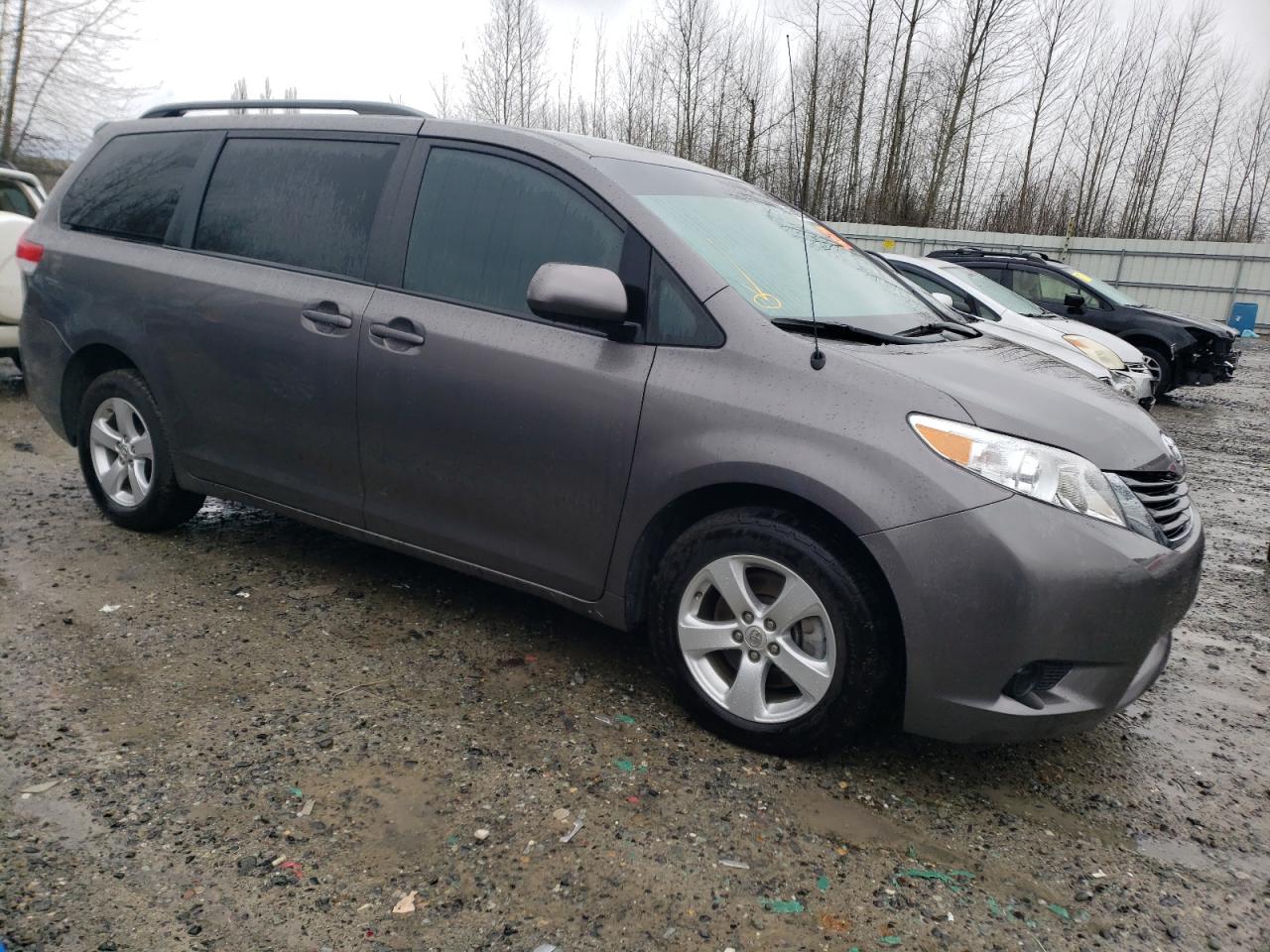 Photo 4 VIN: 5TDKK3DC4ES477639 - TOYOTA SIENNA 