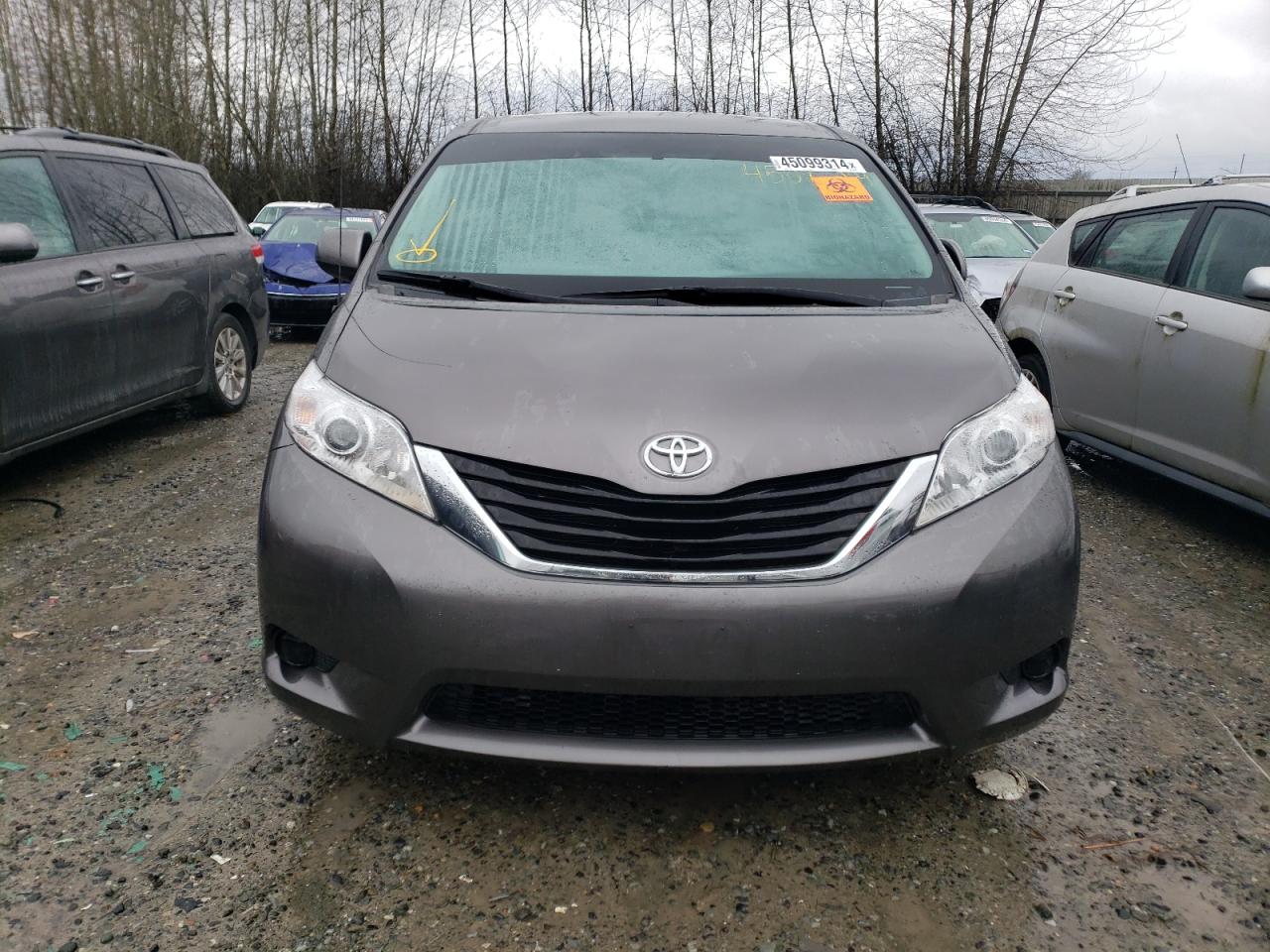 Photo 5 VIN: 5TDKK3DC4ES477639 - TOYOTA SIENNA 