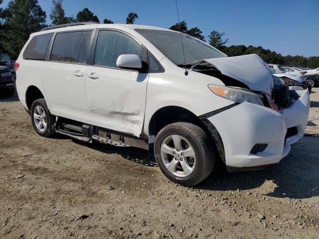 Photo 3 VIN: 5TDKK3DC4ES477723 - TOYOTA SIENNA LE 