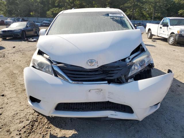 Photo 4 VIN: 5TDKK3DC4ES477723 - TOYOTA SIENNA LE 