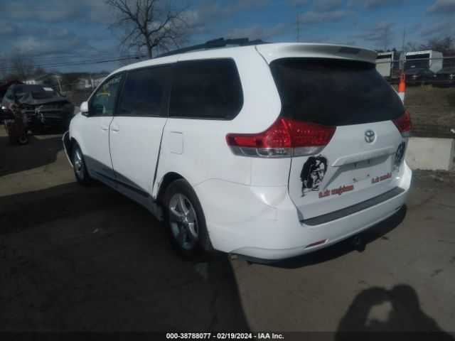 Photo 2 VIN: 5TDKK3DC4ES510137 - TOYOTA SIENNA 