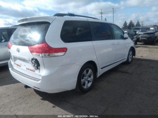 Photo 3 VIN: 5TDKK3DC4ES510137 - TOYOTA SIENNA 