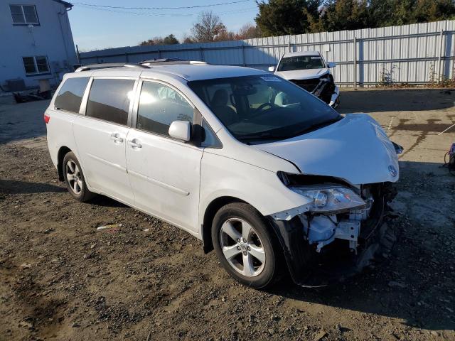 Photo 3 VIN: 5TDKK3DC4FS528896 - TOYOTA SIENNA LE 