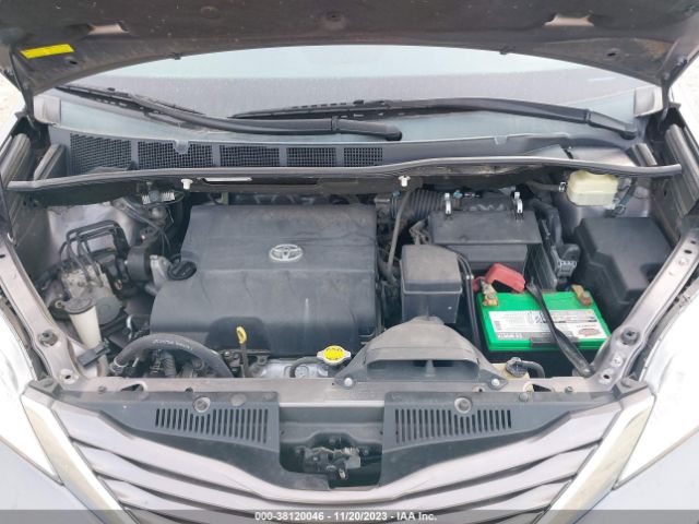 Photo 9 VIN: 5TDKK3DC4FS557623 - TOYOTA SIENNA 