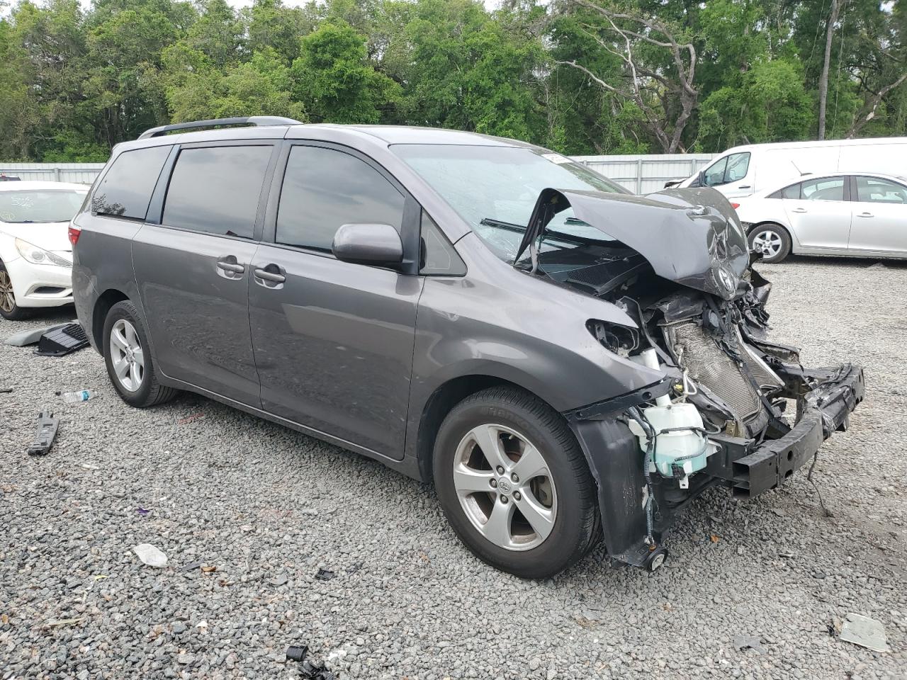 Photo 3 VIN: 5TDKK3DC4FS572574 - TOYOTA SIENNA 