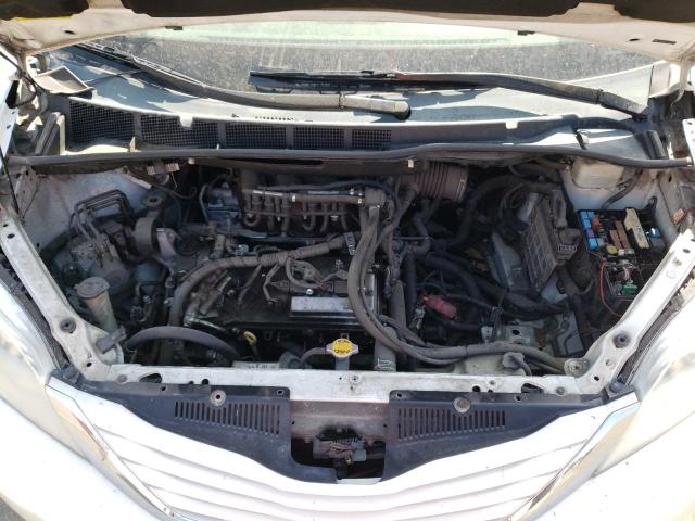 Photo 6 VIN: 5TDKK3DC4FS580450 - TOYOTA SIENNA LE 