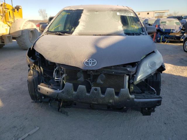 Photo 8 VIN: 5TDKK3DC4FS589441 - TOYOTA SIENNA LE 