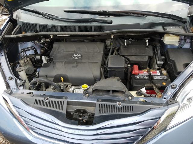 Photo 6 VIN: 5TDKK3DC4FS601569 - TOYOTA SIENNA LE 