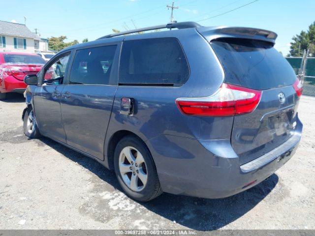 Photo 2 VIN: 5TDKK3DC4FS645829 - TOYOTA SIENNA 