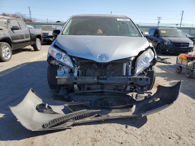 Photo 4 VIN: 5TDKK3DC4FS653199 - TOYOTA SIENNA LE 