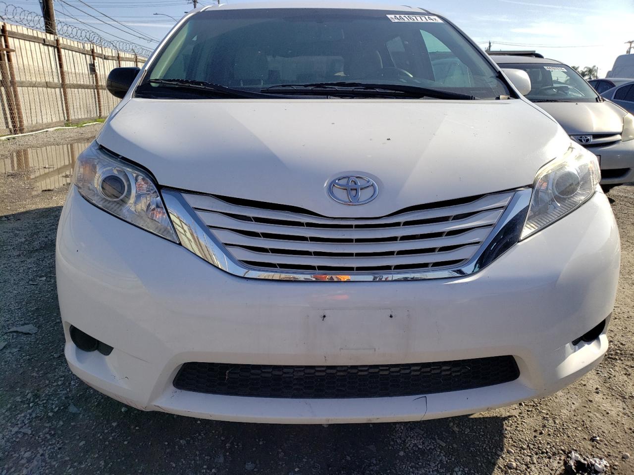 Photo 4 VIN: 5TDKK3DC4FS653235 - TOYOTA SIENNA 