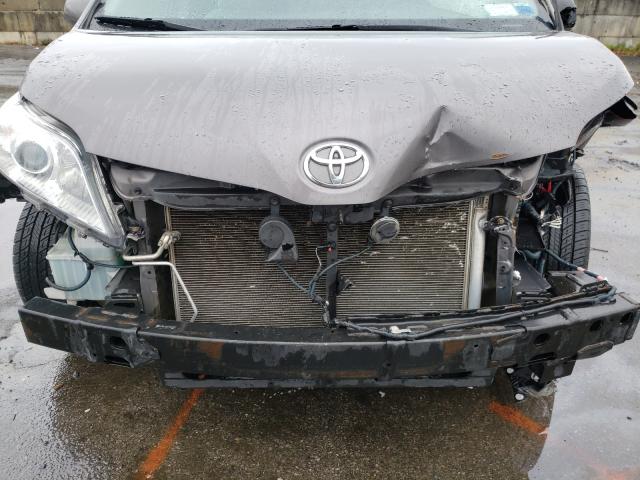 Photo 6 VIN: 5TDKK3DC4FS670293 - TOYOTA SIENNA LE 