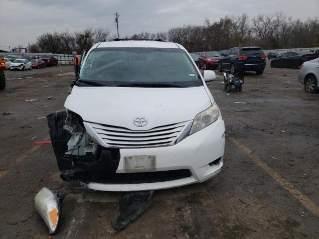 Photo 4 VIN: 5TDKK3DC4FS679057 - TOYOTA SIENNA LE 