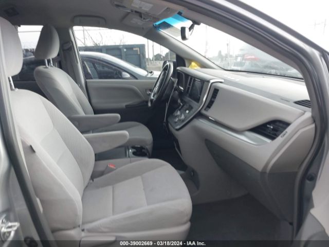 Photo 4 VIN: 5TDKK3DC4FS680161 - TOYOTA SIENNA 