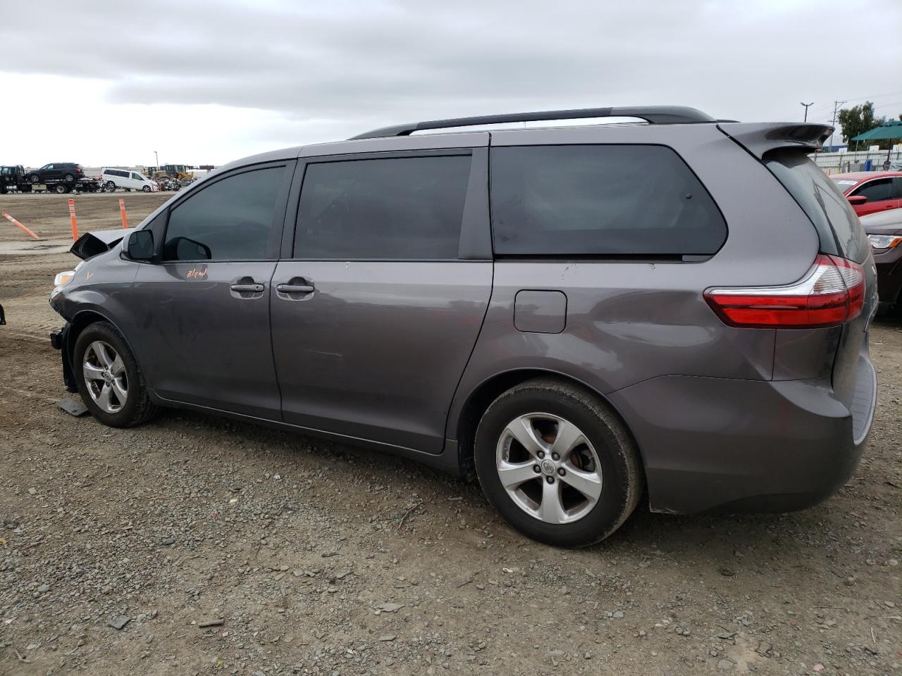 Photo 1 VIN: 5TDKK3DC4FS685456 - TOYOTA SIENNA 