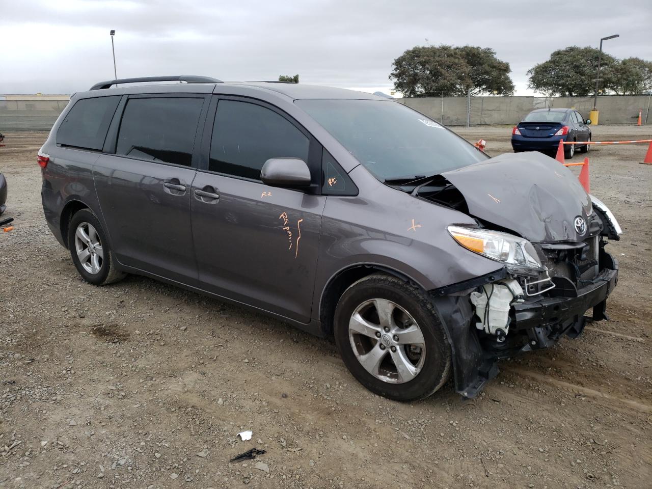 Photo 3 VIN: 5TDKK3DC4FS685456 - TOYOTA SIENNA 