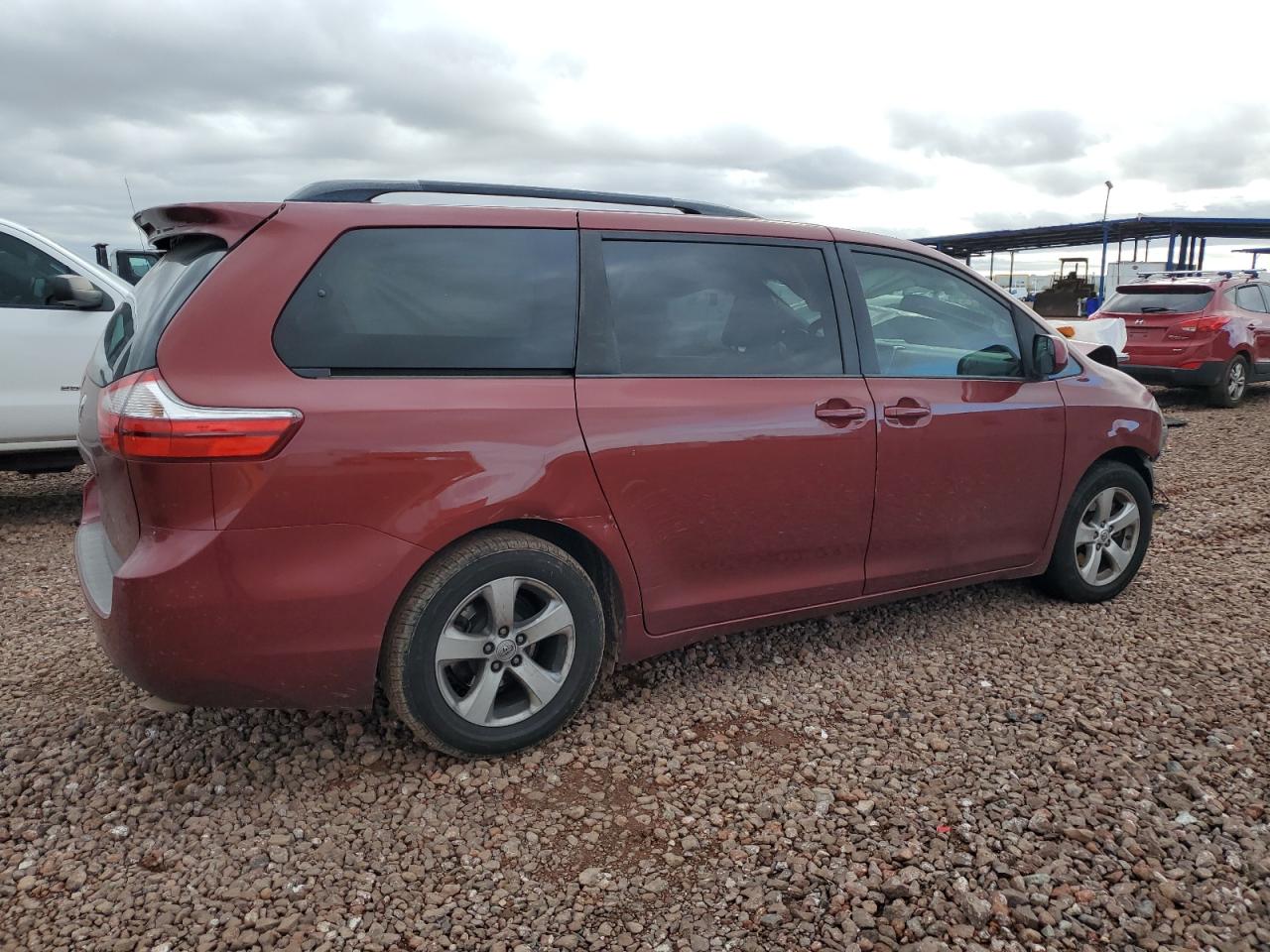 Photo 2 VIN: 5TDKK3DC4FS688521 - TOYOTA SIENNA 