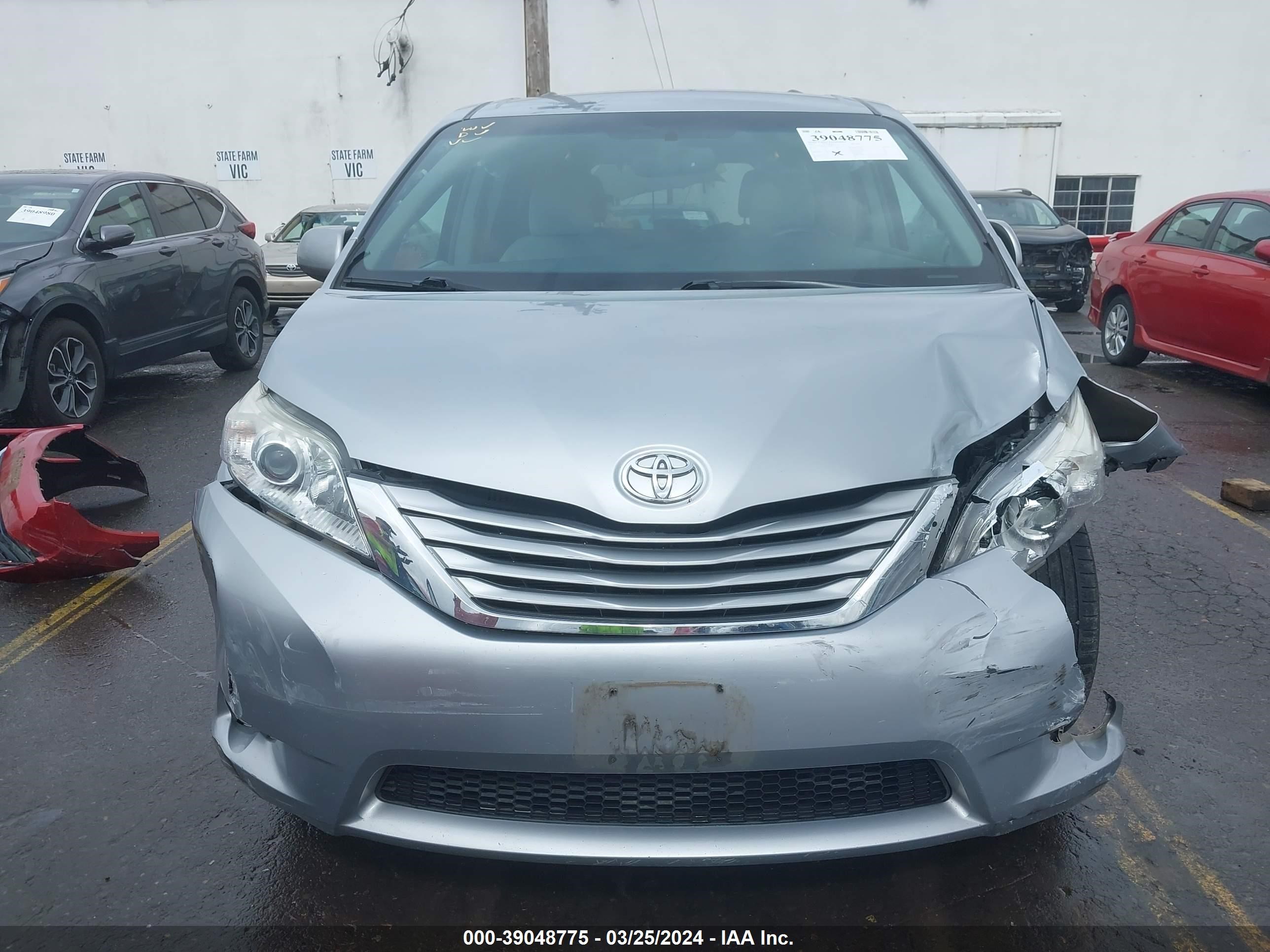 Photo 11 VIN: 5TDKK3DC4FS689815 - TOYOTA SIENNA 