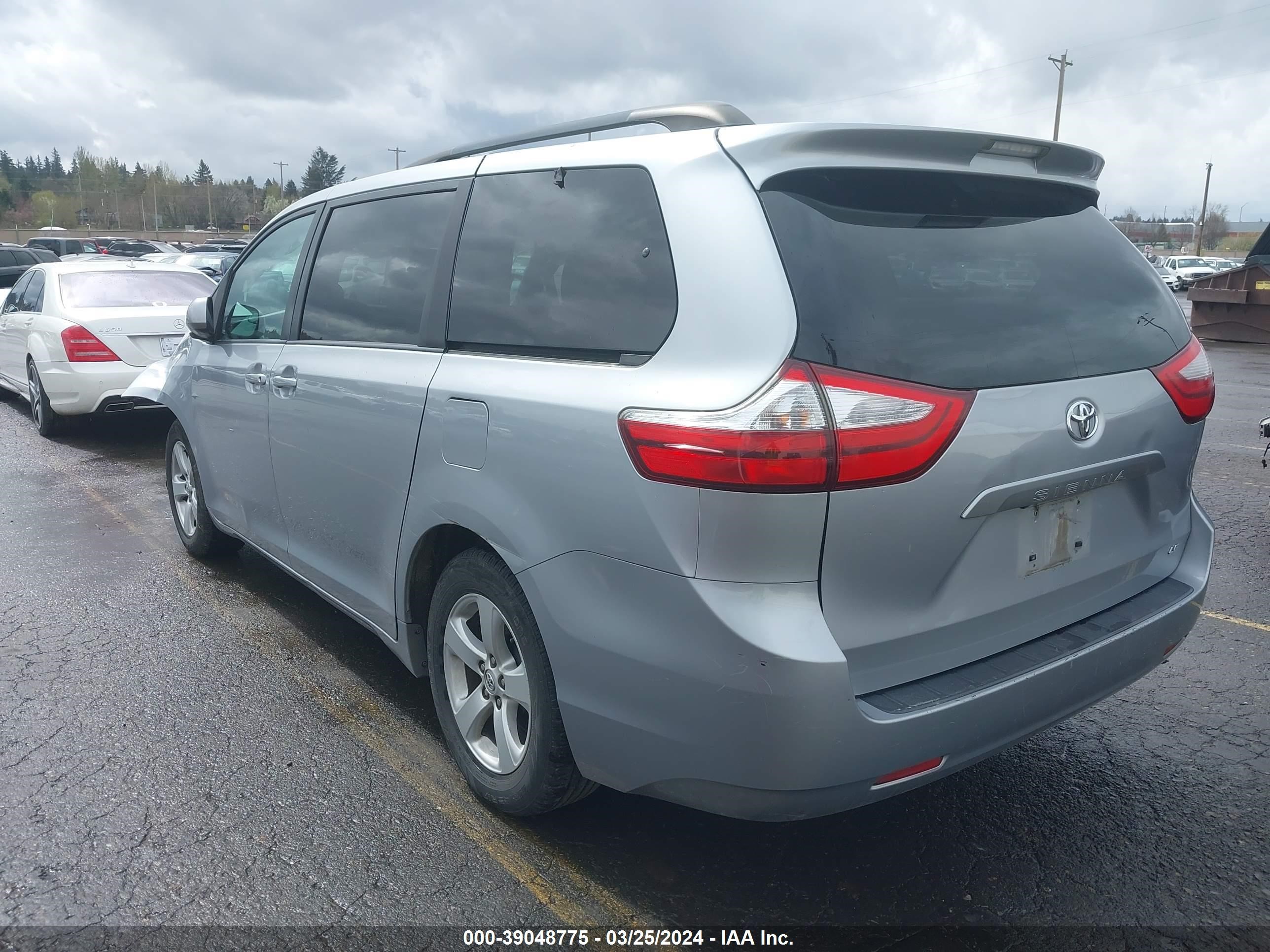 Photo 2 VIN: 5TDKK3DC4FS689815 - TOYOTA SIENNA 