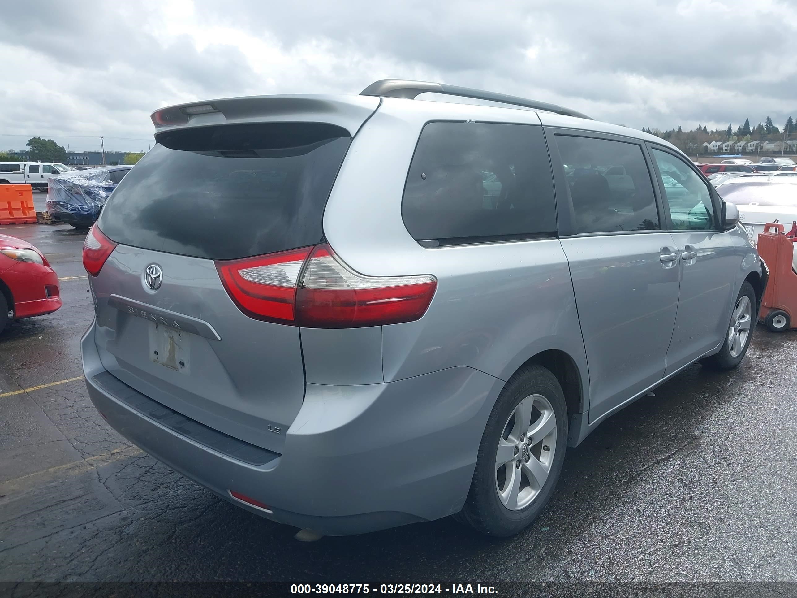 Photo 3 VIN: 5TDKK3DC4FS689815 - TOYOTA SIENNA 