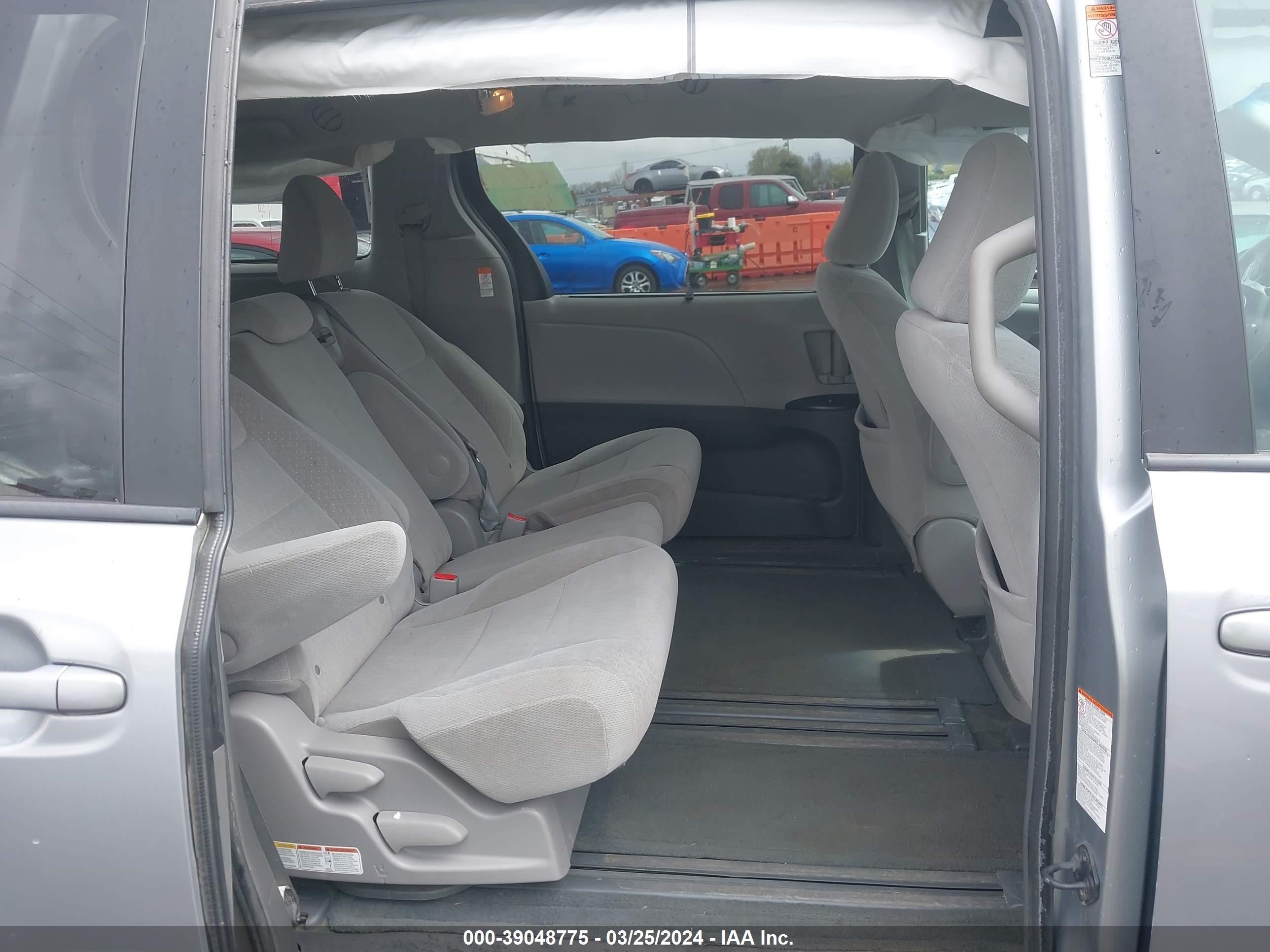 Photo 7 VIN: 5TDKK3DC4FS689815 - TOYOTA SIENNA 