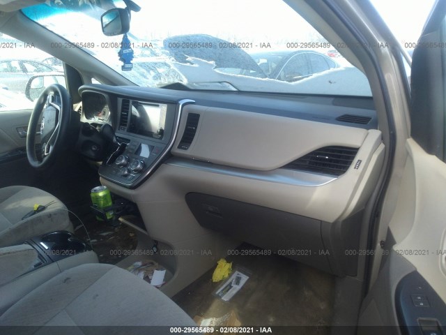 Photo 4 VIN: 5TDKK3DC4GS705366 - TOYOTA SIENNA 