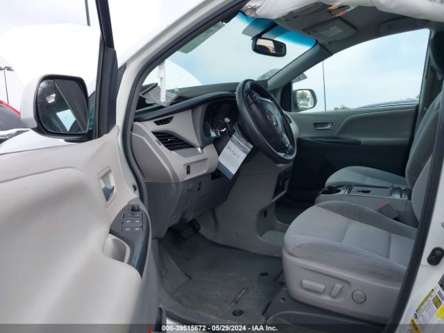 Photo 4 VIN: 5TDKK3DC4GS708333 - TOYOTA SIENNA 