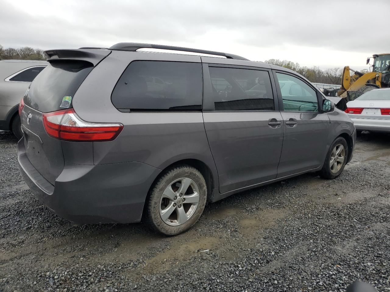 Photo 2 VIN: 5TDKK3DC4GS716982 - TOYOTA SIENNA 