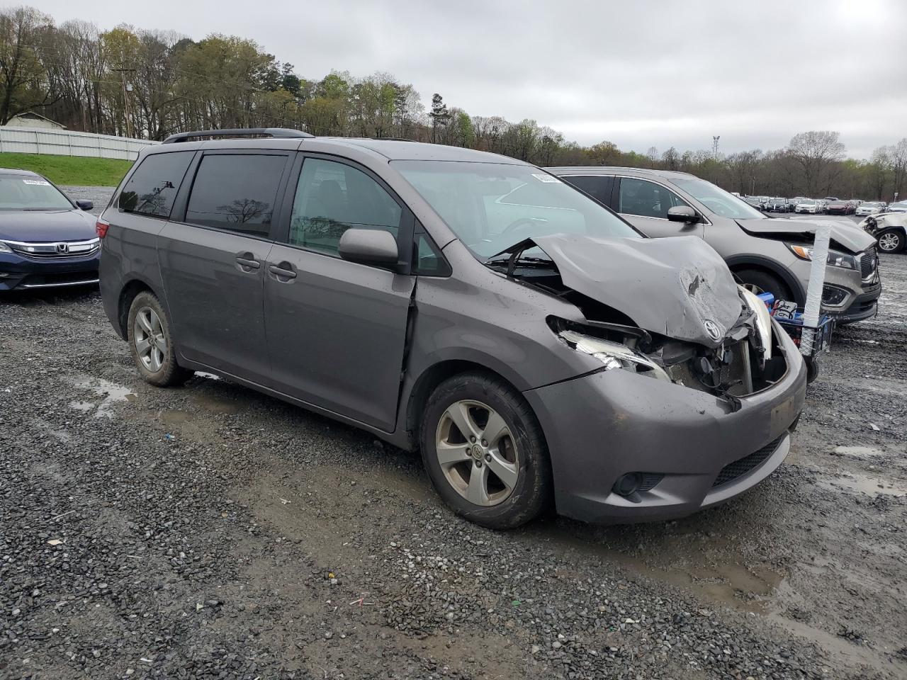 Photo 3 VIN: 5TDKK3DC4GS716982 - TOYOTA SIENNA 