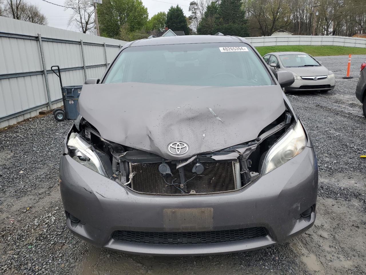 Photo 4 VIN: 5TDKK3DC4GS716982 - TOYOTA SIENNA 