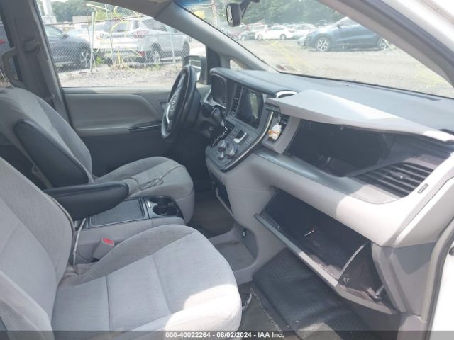 Photo 4 VIN: 5TDKK3DC4GS726041 - TOYOTA SIENNA 