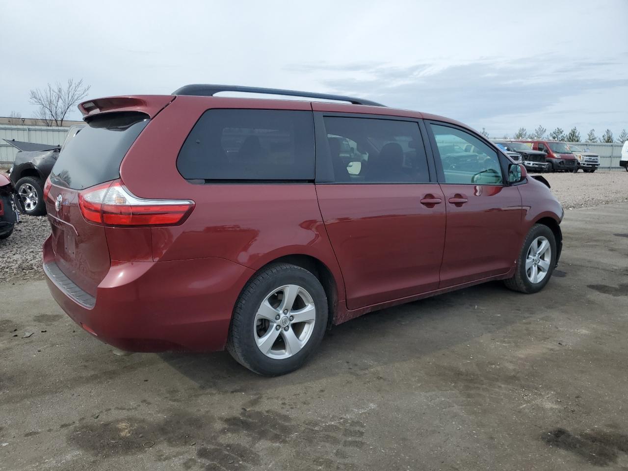 Photo 2 VIN: 5TDKK3DC4GS729098 - TOYOTA SIENNA 