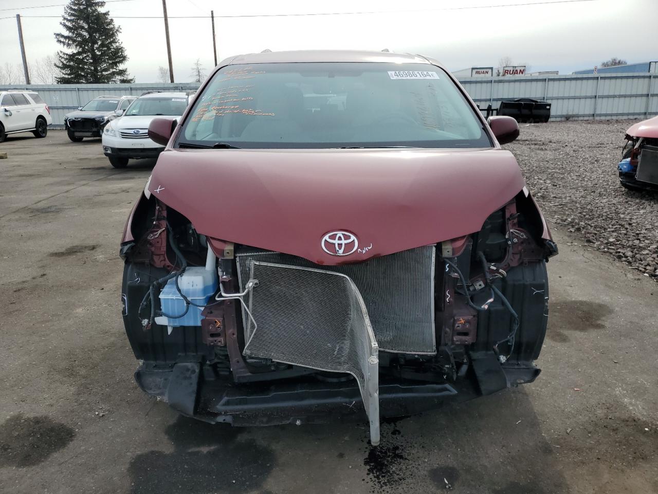 Photo 4 VIN: 5TDKK3DC4GS729098 - TOYOTA SIENNA 