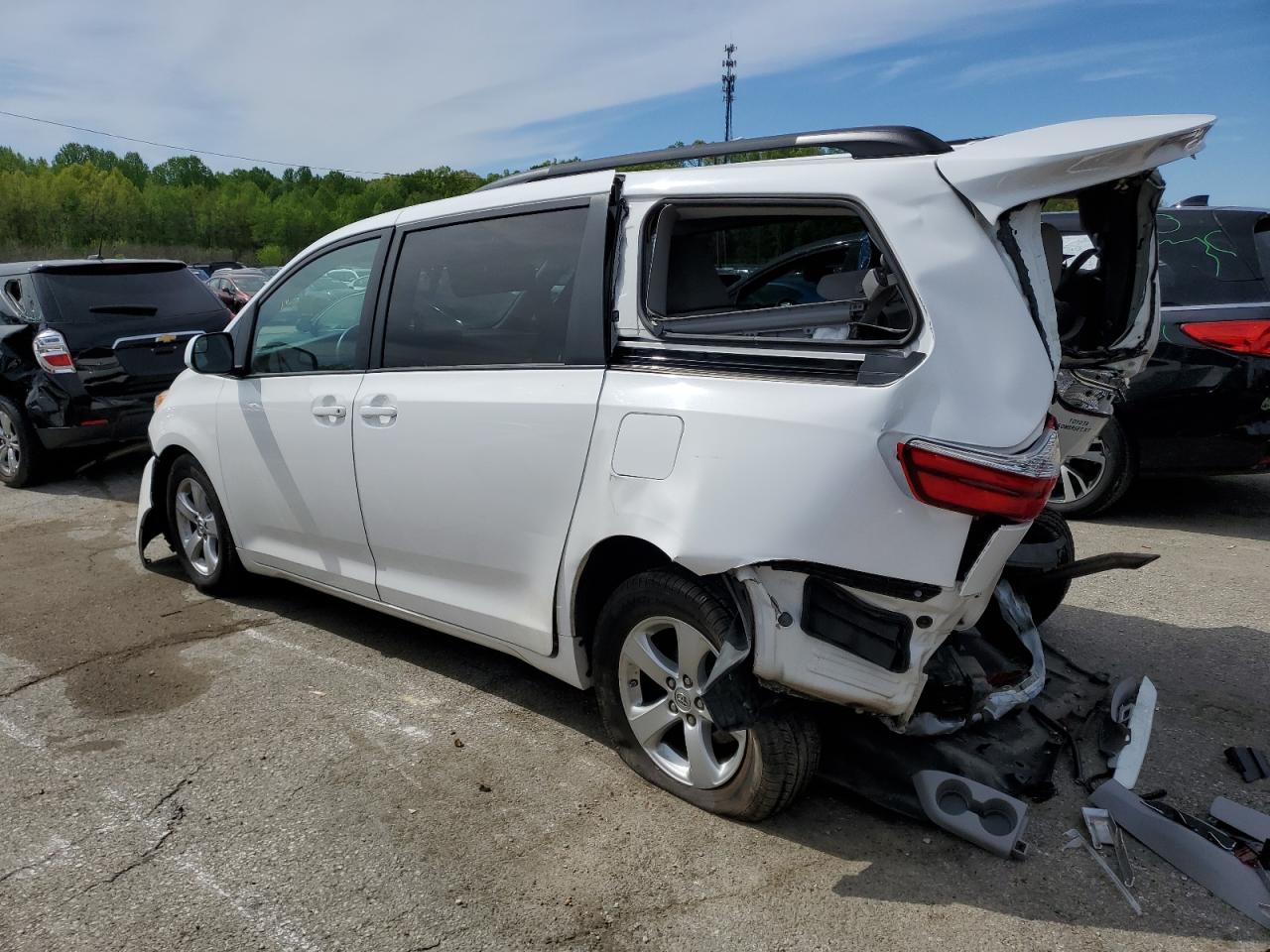 Photo 1 VIN: 5TDKK3DC4GS733460 - TOYOTA SIENNA 