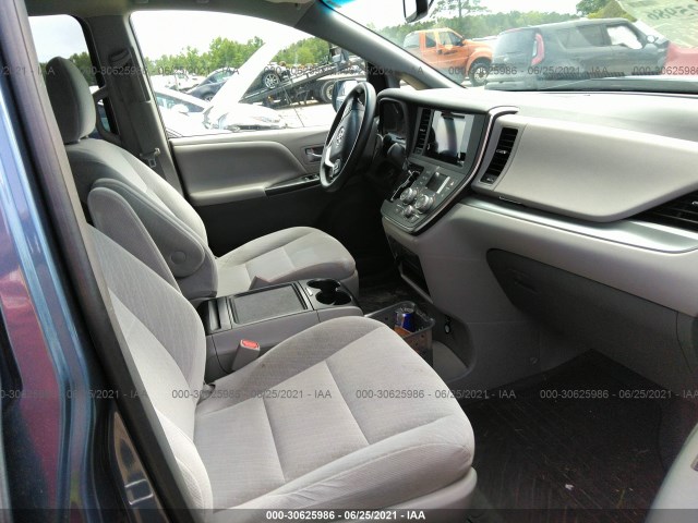 Photo 4 VIN: 5TDKK3DC4GS735533 - TOYOTA SIENNA 