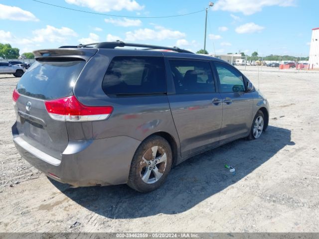 Photo 3 VIN: 5TDKK3DC5BS014081 - TOYOTA SIENNA 