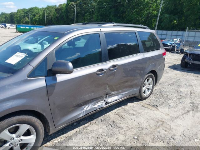 Photo 5 VIN: 5TDKK3DC5BS014081 - TOYOTA SIENNA 