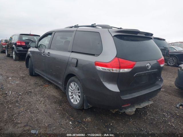 Photo 2 VIN: 5TDKK3DC5BS017501 - TOYOTA SIENNA 