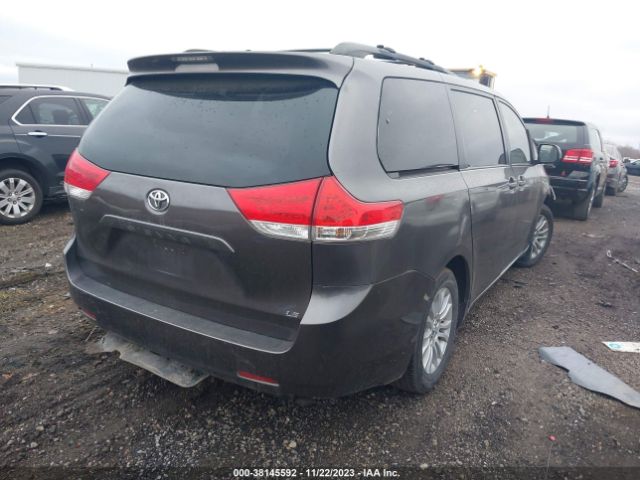 Photo 3 VIN: 5TDKK3DC5BS017501 - TOYOTA SIENNA 