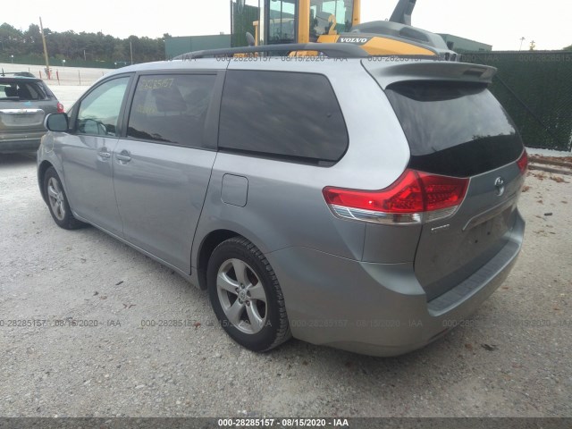 Photo 2 VIN: 5TDKK3DC5BS035982 - TOYOTA SIENNA 