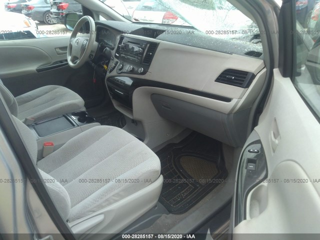 Photo 4 VIN: 5TDKK3DC5BS035982 - TOYOTA SIENNA 