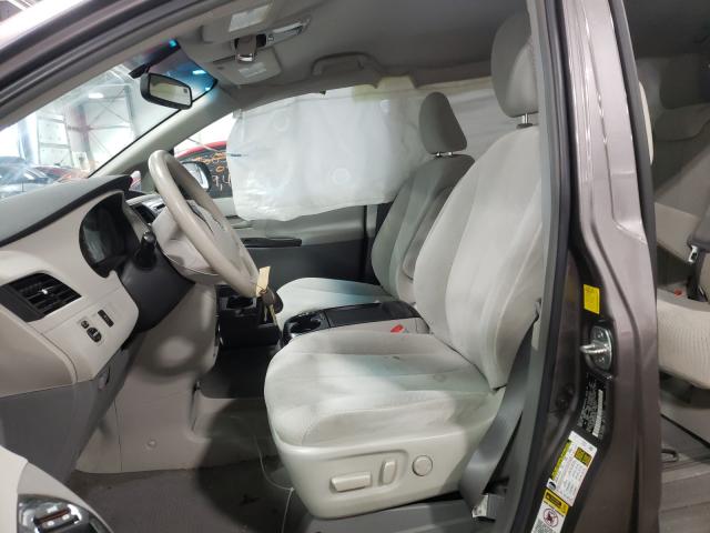 Photo 4 VIN: 5TDKK3DC5BS048182 - TOYOTA SIENNA LE 