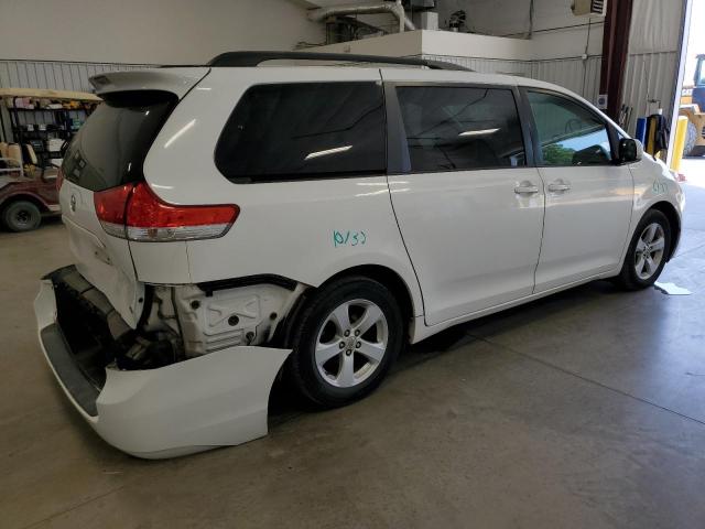 Photo 2 VIN: 5TDKK3DC5BS066438 - TOYOTA SIENNA LE 