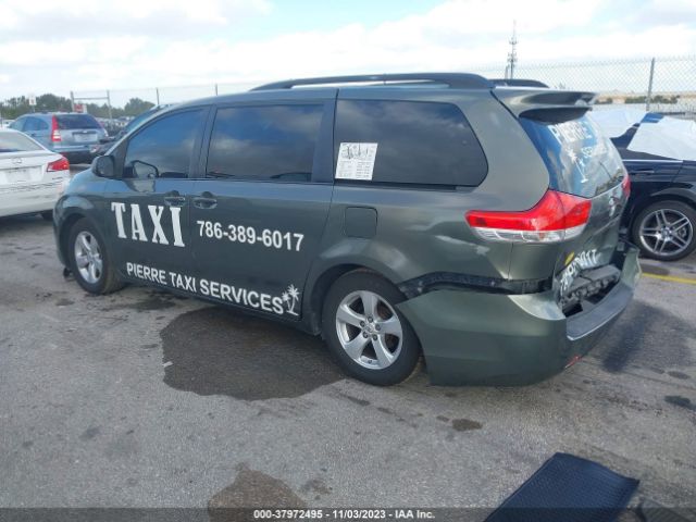 Photo 2 VIN: 5TDKK3DC5BS069890 - TOYOTA SIENNA 