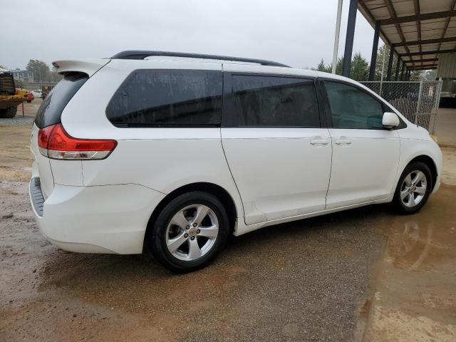 Photo 2 VIN: 5TDKK3DC5BS070120 - TOYOTA SIENNA LE 