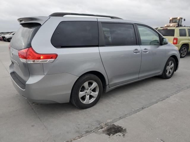 Photo 2 VIN: 5TDKK3DC5BS077925 - TOYOTA SIENNA LE 