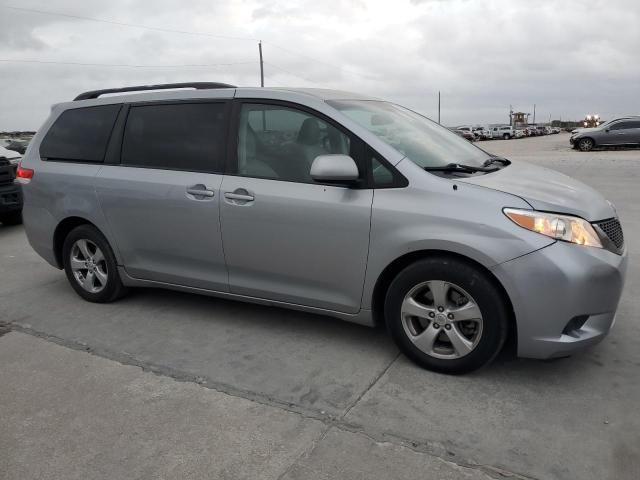 Photo 3 VIN: 5TDKK3DC5BS077925 - TOYOTA SIENNA LE 